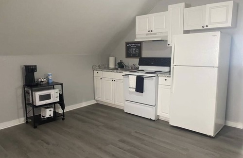 Florence Apartment | Specious 1 bedroom apartment w/free wifi & parking