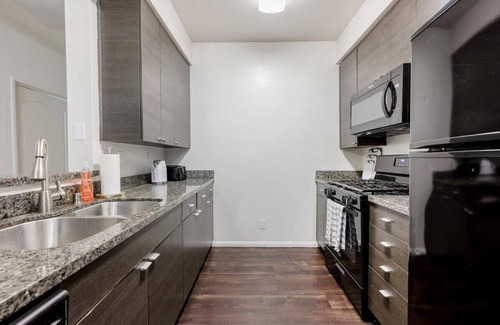 Marina del Rey Apartment | Specious 2 bdr in MDR with Balcony,Free Parking