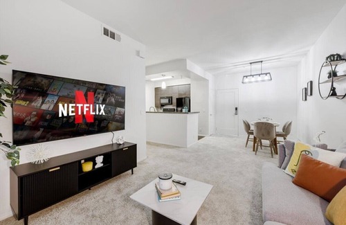 Marina del Rey Apartment | Specious 2 bdr in MDR with Balcony,Free Parking