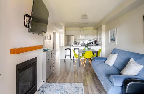 Collingwood Apartment | Specious 2 Bedroom Condo in Collingwood