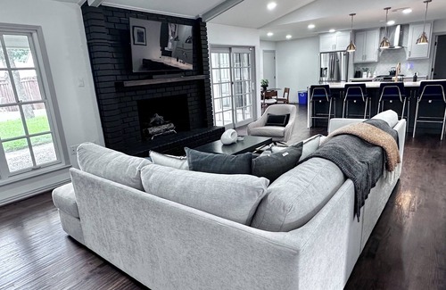 North Dallas House | Specious 4 Bedroom Dallas Home