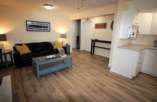 Barrie Apartment | Specious Executive Apartment Minutes from Barrie Waterfront parks