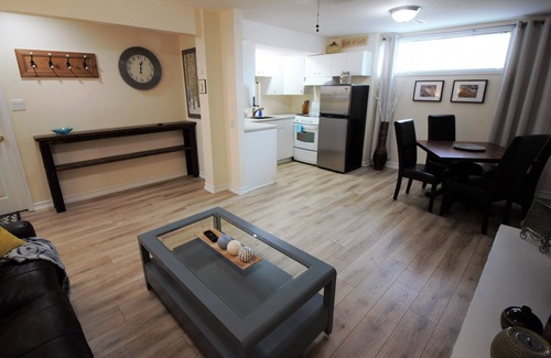 Barrie Apartment | Specious Executive Apartment Minutes from Barrie Waterfront parks
