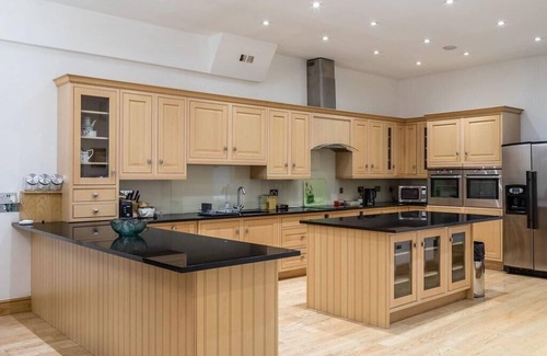 Kensington House | Specious Family Kensington 5-Bed House, Sleeps 12