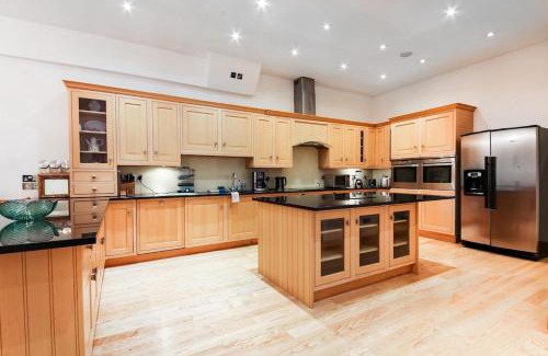 Kensington House | Specious Family Kensington 5-Bed House Sleeps 12