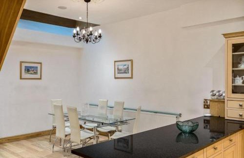 Kensington House | Specious Family Kensington 5-Bed House Sleeps 12