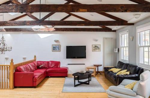 Kensington House | Specious Family Kensington 5-Bed House Sleeps 12