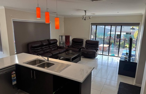 Kangaroo Flat House | Specious house in Bendigo