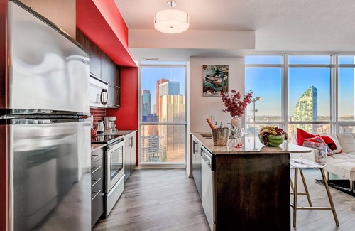 Downtown Toronto Apartment | Specious LUX 2BD Downtown Toronto with Parking!