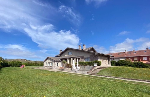 Gozon House | Spectacular individual Villa in private urbanization with pool and beach