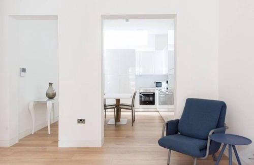 London City Centre Apartment | Spectacular 2 Bedroom in Trafalgar Sq