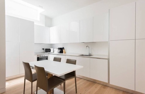 London City Centre Apartment | Spectacular 2 Bedroom in Trafalgar Sq