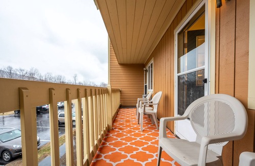 Lincoln Condo | Spectacular 2bed/2bath Mountain View Condo