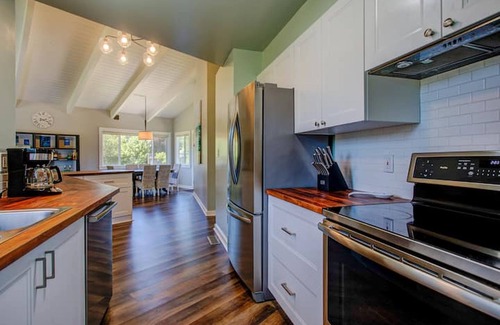 Mendocino House | Spectacular 2BR/2BA House in Mendocino!