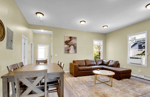 South Side Apartment | spectacular 3-bedrooms 2nd fl apt in Mount Vernon, NY