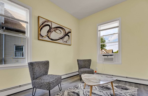 South Side Apartment | spectacular 3-bedrooms 2nd fl apt in Mount Vernon, NY