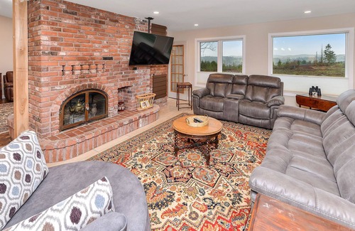 Saanichton House | Spectacular 3 Bedroom Country Estate With Amazing Views And Hot Tub