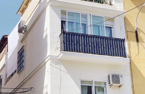 Triana House | SPECTACULAR 3 BEDROOMS HOUSE, 2 PRIVATE TERRACES.