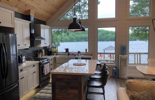 Dorset House | Spectacular 4 bedroom, sandy beach, lakeside gem