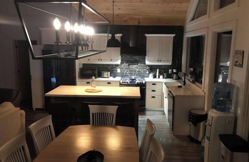 Dorset House | Spectacular 4 bedroom, sandy beach, lakeside gem