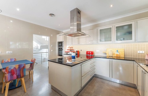 Burgau Villa | Spectacular 4 Bedroom Villa with amazing, panoramic sea views and sunny terraces
