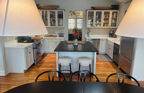Old Chatham House | Spectacular 73 Acre, 6 Bedroom Estate, Large Heated Pool, 2 Gourmet Kitchens