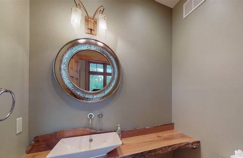 Stratton House | SPECTACULAR 8800 SQ.FT. LUXURY 5BR, 6-1/2BA, 4FP HOME BETWEEN STRATTON & MT.SNOW