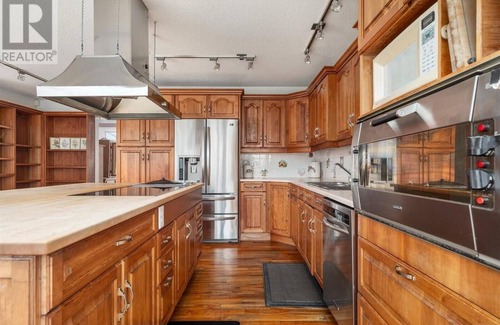 Regional District of Nanaimo House | Spectacular Amazing Blue Dolphin Walk-on Waterfront Summer 2025 Availability