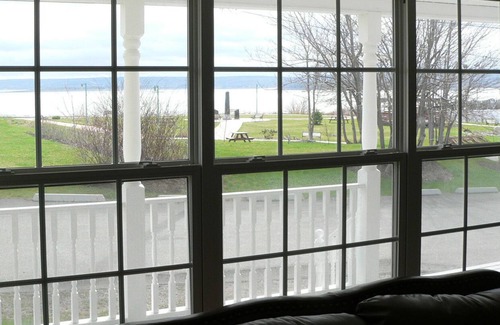 Digby House | Spectacular Annapolis Oceanside Luxury Cottage