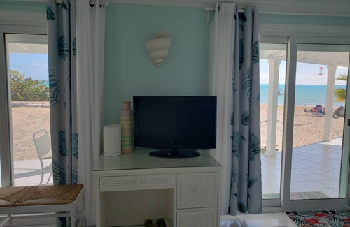 Wemyss Settlement House | Spectacular beachfront calm water sunset property