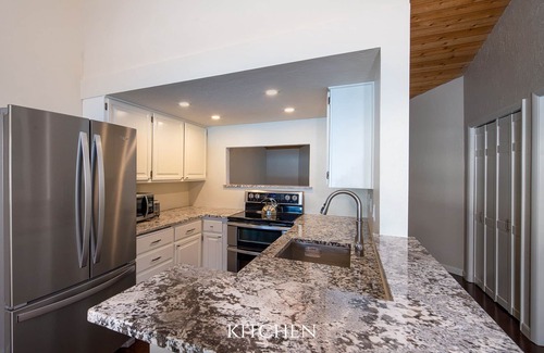 Ketchum House | SPECTACULAR BALDY VIEW REMODELED 2 BD TOWNHOME NEXT TO LIFTS! LUXURY! LOCATION!
