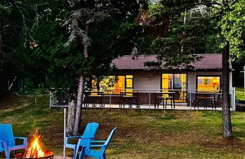 Escanaba House | Spectacular Beach - 1.5 hours to Pictured Rocks! - South Central Upper Michigan
