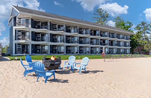 Traverse City Condo | Spectacular Beach Front View (310)