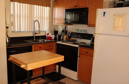 Belle Vista Condo | Spectacular Beachfront Condo-Private Beach/No Fees