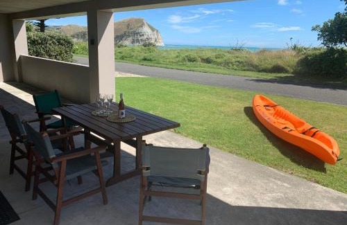 Mahia House | Spectacular beachfront holiday home