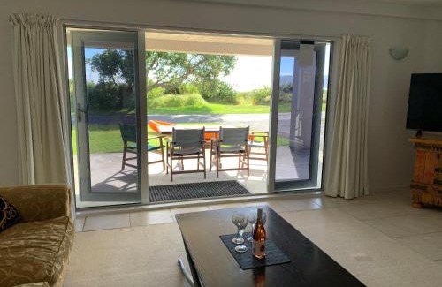Mahia House | Spectacular beachfront holiday home