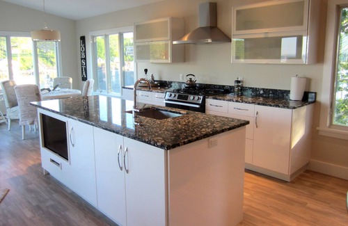 New Harbor Cottage | Spectacular Boathouse Cottage Located On A Private Dock In New Harbor