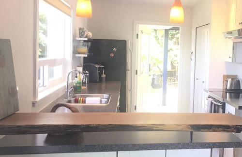 Salt Spring Island House | Spectacular 180° Ocean & Island Views – Your All-Season Escape!