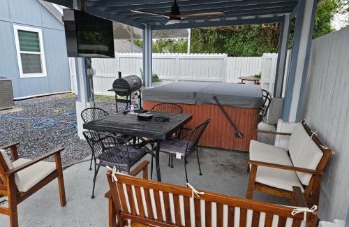 McAllen Ski Chalet | spectacular challet 5 minutes la plaza mall, shopping stores, restaurants and hospitals