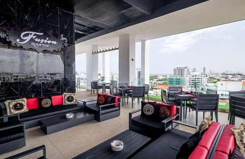 Sarasota Apartment | Spectacular City Views Terrace, Pool, Bar, Lounge and more.
