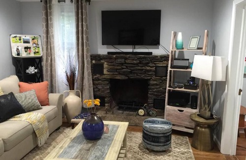 Lakeside House | Spectacular Cottage at Bantam Lake, Sleeps 12