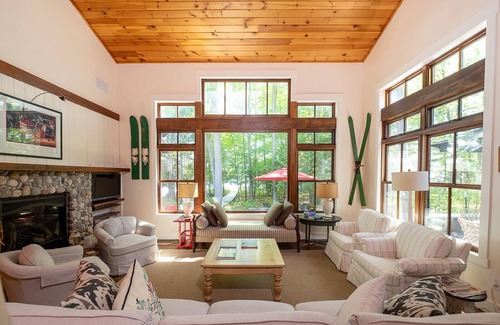 Williamsburg Cottage | Spectacular Cottage Home on Antrim's Chain of Lakes