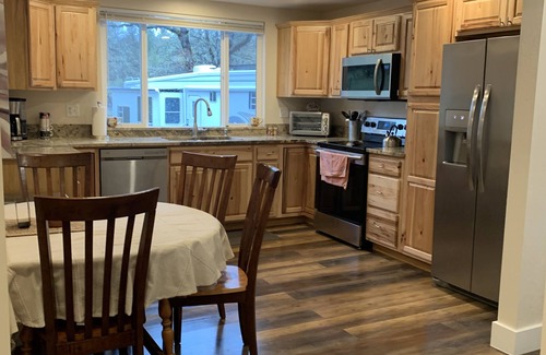 Shady Cove Cottage | Spectacular Cozy Cottage- Wood Stove, Fire Pit, Creek
