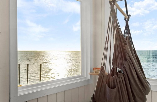 Fairfield House | Spectacular direct waterfront with rooftop hot tub 360 degree views.