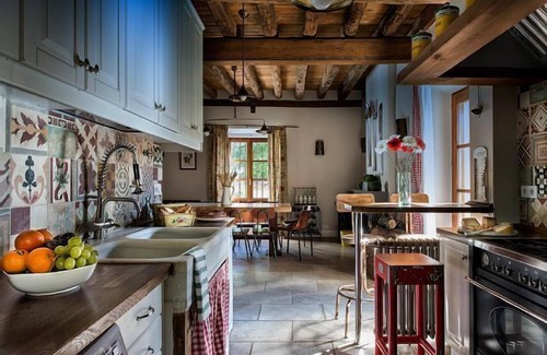 Alameda del Valle Cottage | Spectacular Historic House Pharmacist's House for 12 people