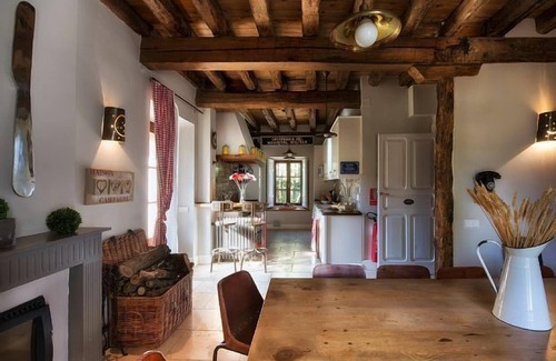 Alameda del Valle Cottage | Spectacular Historic House Pharmacist's House for 12 people