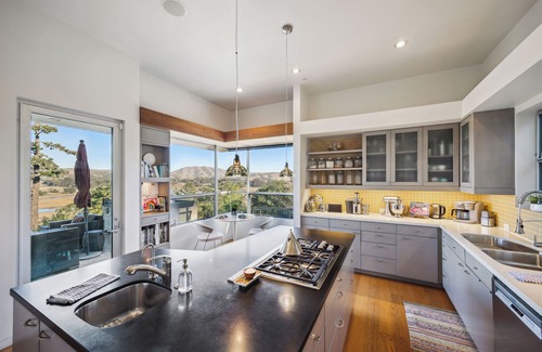 Point Reyes Station House | Spectacular Getaway at Pt. Reyes National Seashore