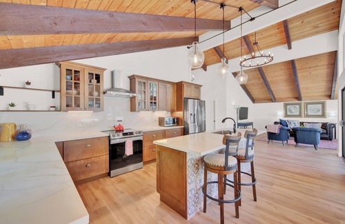 Vacaville Apartment | Spectacular hideaway in heart of historic Vacaville.