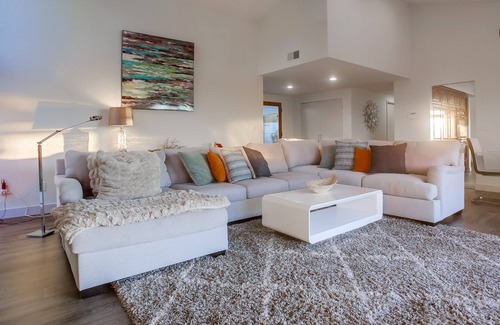 Del Cerro House | Spectacular Hillside View Home
