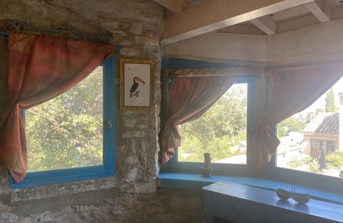Menerbes Apartment | Spectacular Hilltop Tower Get-Away in Romantic Luberon Village